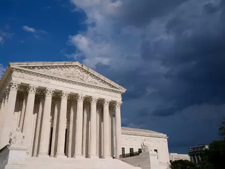 Der Supreme Court beschert der Trump-Regierung im Rechtsstreit um ihre Pläne für striktere Briefwahlregeln eine Niederlage. (Archivbild) - Foto: Susan Walsh/AP/dpa