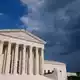 Der Supreme Court beschert der Trump-Regierung im Rechtsstreit um ihre Pläne für striktere Briefwahlregeln eine Niederlage. (Archivbild) - Bild: Susan Walsh/AP/dpa