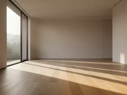 Ein minimalistischer, moderner Innenraum mit hellem Holzboden und weichem, natürlichem Tageslicht. - Foto: über boerse-global.de
