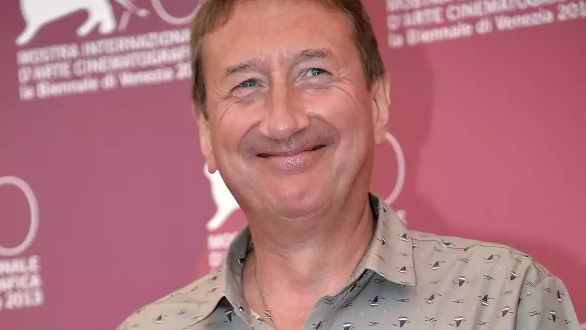 Steven Knight bestätigte, dass er den ersten Drehbuchentwurf für den nächsten James-Bond-Film fertig hat. (Archivbild) - Bild: Claudio Onorati/dpa