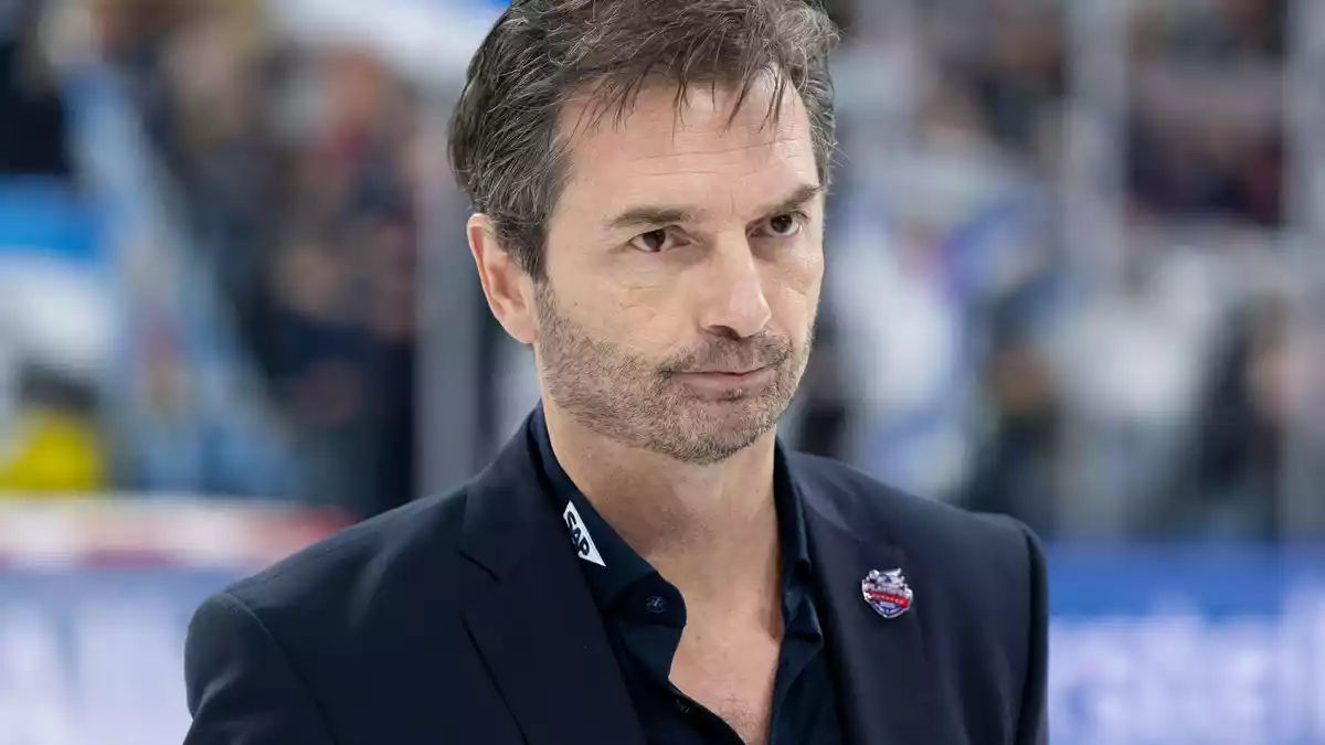 Kann Adler-Coach Dallas Eakins der Favoritenrolle gerecht werden? (Archiv) - Bild: Sven Hoppe/dpa