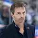 Kann Adler-Coach Dallas Eakins der Favoritenrolle gerecht werden? (Archiv) - Bild: Sven Hoppe/dpa
