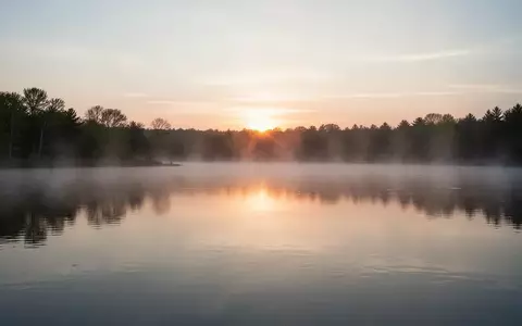 Symbolbild: ruhiger See bei Sonnenaufgang - Foto: über boerse-global.de