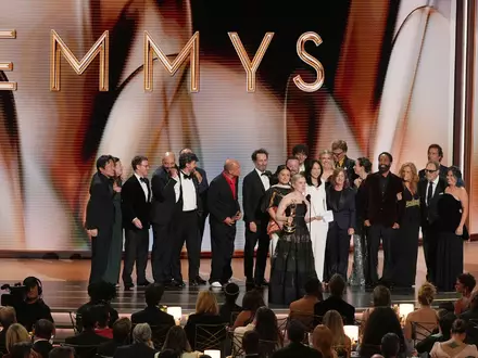«Widow's Bay» wurde zum Überraschungssieger der diesjährigen Emmys.  - Foto: Chris Pizzello/Invision/AP/dpa