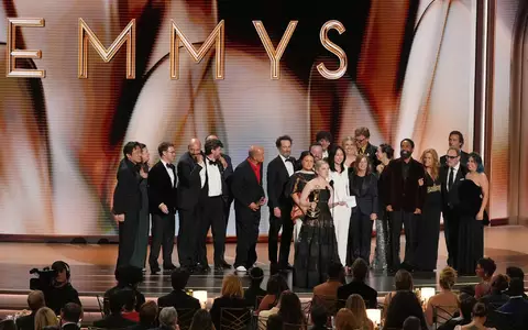 «Widow's Bay» wurde zum Überraschungssieger der diesjährigen Emmys.  - Foto: Chris Pizzello/Invision/AP/dpa