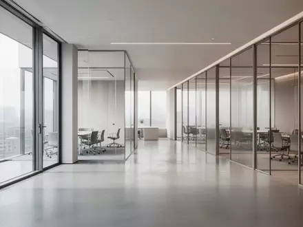 Ein minimalistischer, moderner Bürokomplex mit klaren Linien, polierten Betonböden und hellem, natürlichem Tageslicht. - Foto: über boerse-global.de