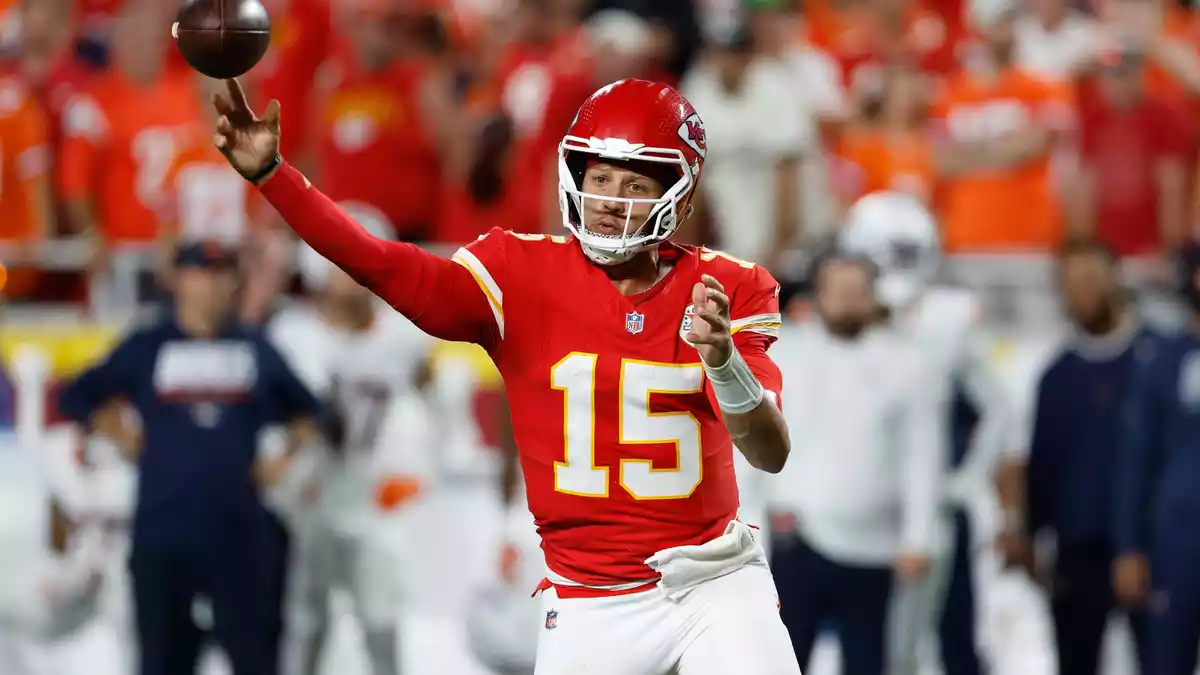 Patrick Mahomes in Aktion. - Bild: Colin E. Braley/AP/dpa