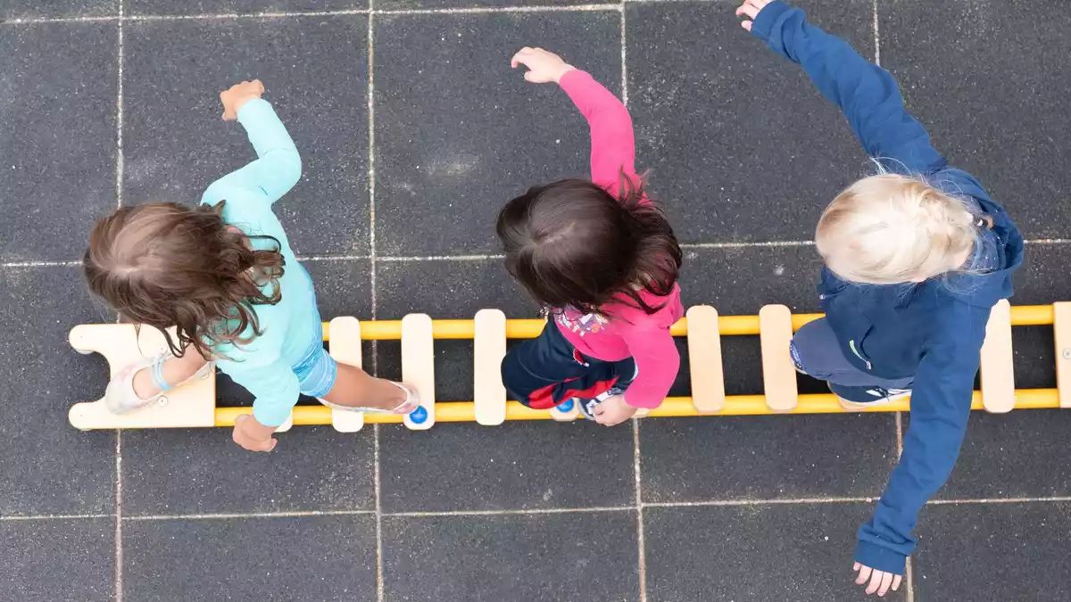 Wie viele Kinder haben Familien in verschiedenen Ländern? (Symbolbild) - Bild: Sebastian Kahnert/dpa-Zentralbild/dpa