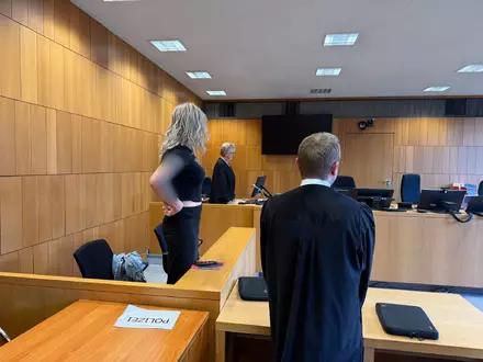 Die Angeklagte sitzt im Münchner Männergefängnis in U-Haft. - Foto: Britta Schultejans/dpa