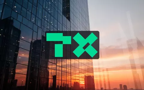 Moderne Glasfassade eines Bürogebäudes bei Sonnenuntergang als Symbol für Investitionen und Wachstum. - Foto: über boerse-global.de