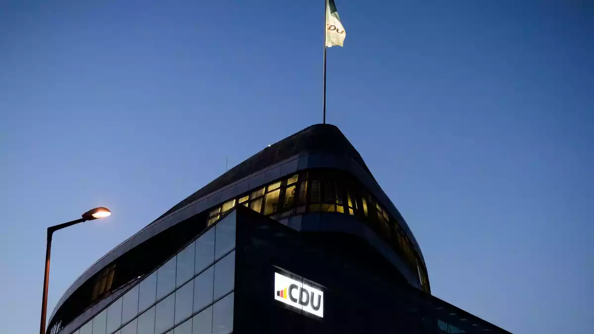 CDU und CSU fallen in der aktuellen YouGov Sonntagsfrage auf ein Tief. (Symbolbild) - Bild: Christoph Soeder/dpa