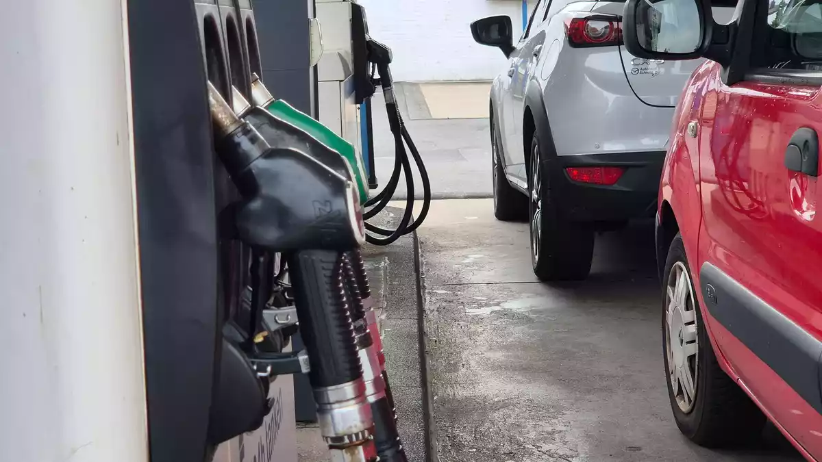 Jeder Autofahrer merkt es: Tanken wird immer teurer. (Symbolbild) - Bild: Sascha Thelen/dpa