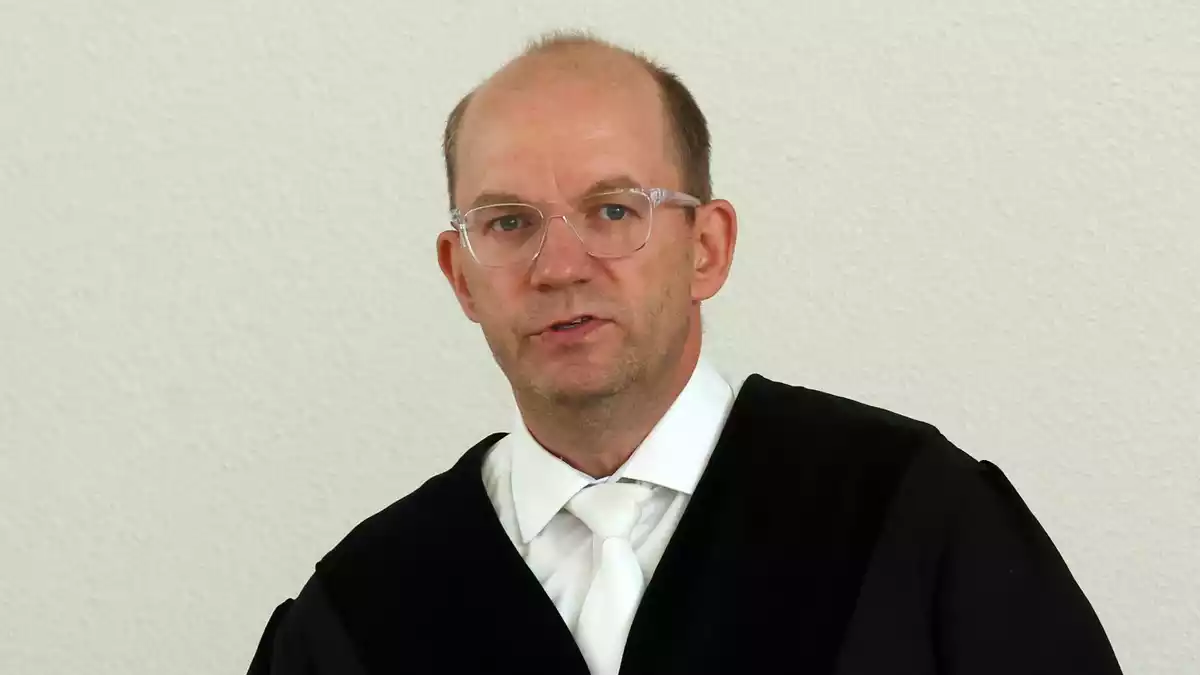 Der Vorsitzende Richter Holger Schütt befragt die Angeklagte stundenlang (Archivbild) - Bild: Bernd Wüstneck/dpa