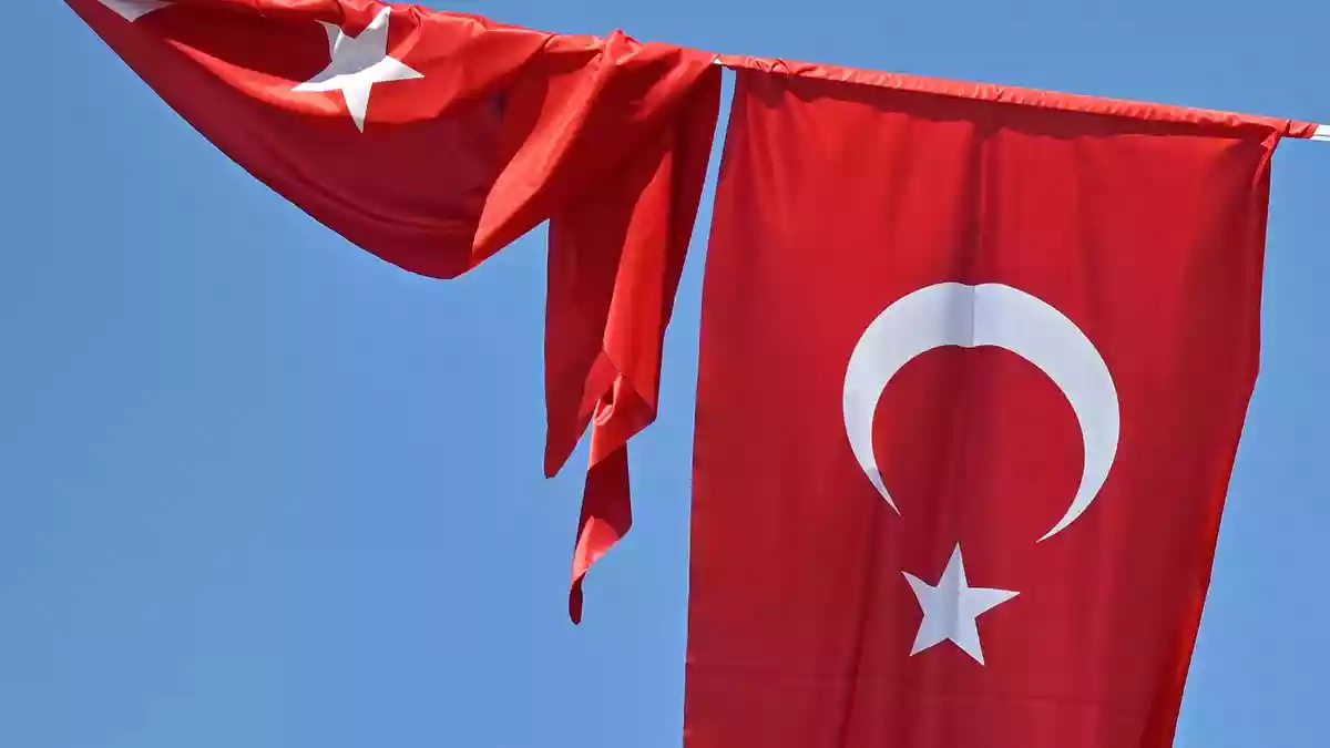 Bei einer Schießerei im Istanbuler Bezirk Fatih sind drei Menschen gestorben. (Symbolbild) - Bild: Anna Ross/dpa