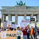 Geld vom Bund gibt es unter anderem für die Absicherung von Demonstrationen.  - Bild: Annette Riedl/dpa