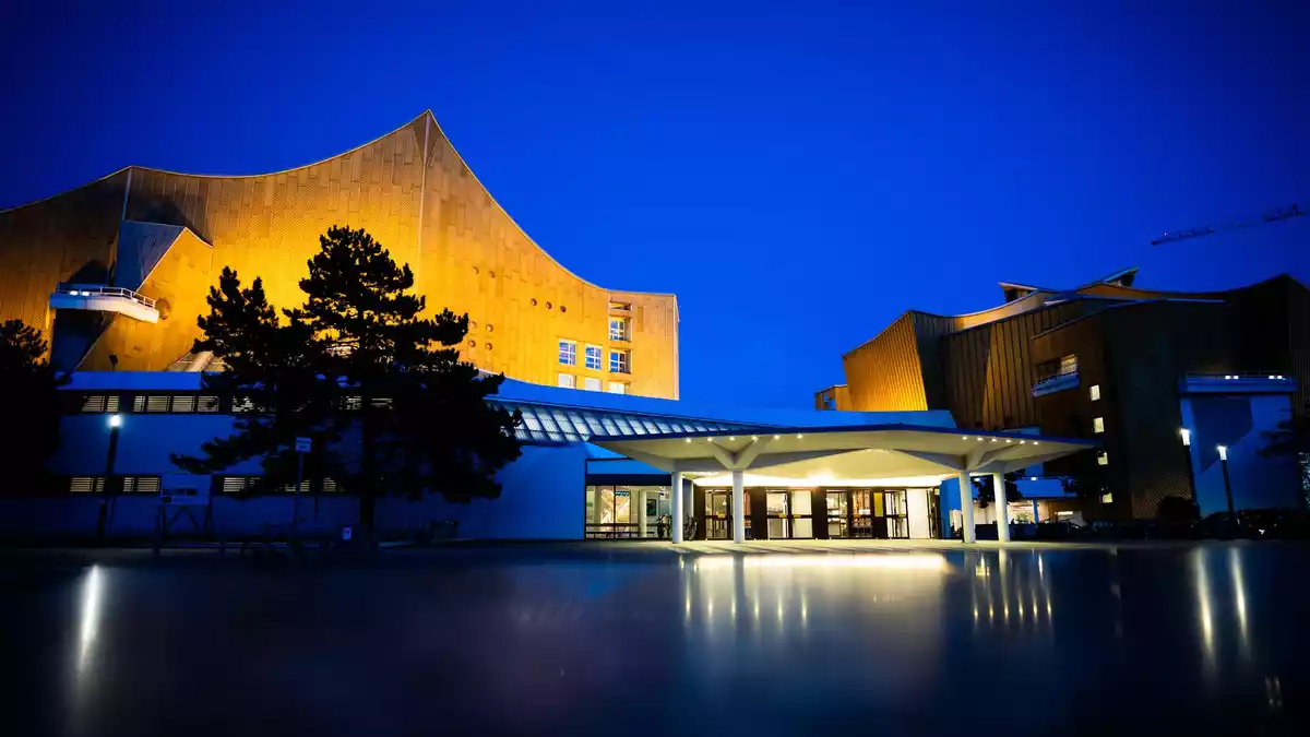 Der Bund sagte zu, sich mit bis zu 225 Millionen Euro an der Sanierung der Philharmonie zu beteiligen. (Archivbild) - Bild: Christoph Soeder/dpa
