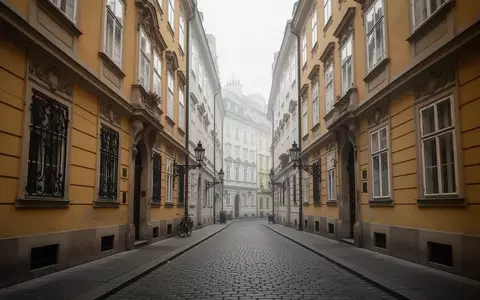 Eine ruhige, historische Gasse in einem Wiener Wohnviertel mit traditioneller Architektur bei natürlichem Tageslicht. - Foto: über boerse-global.de