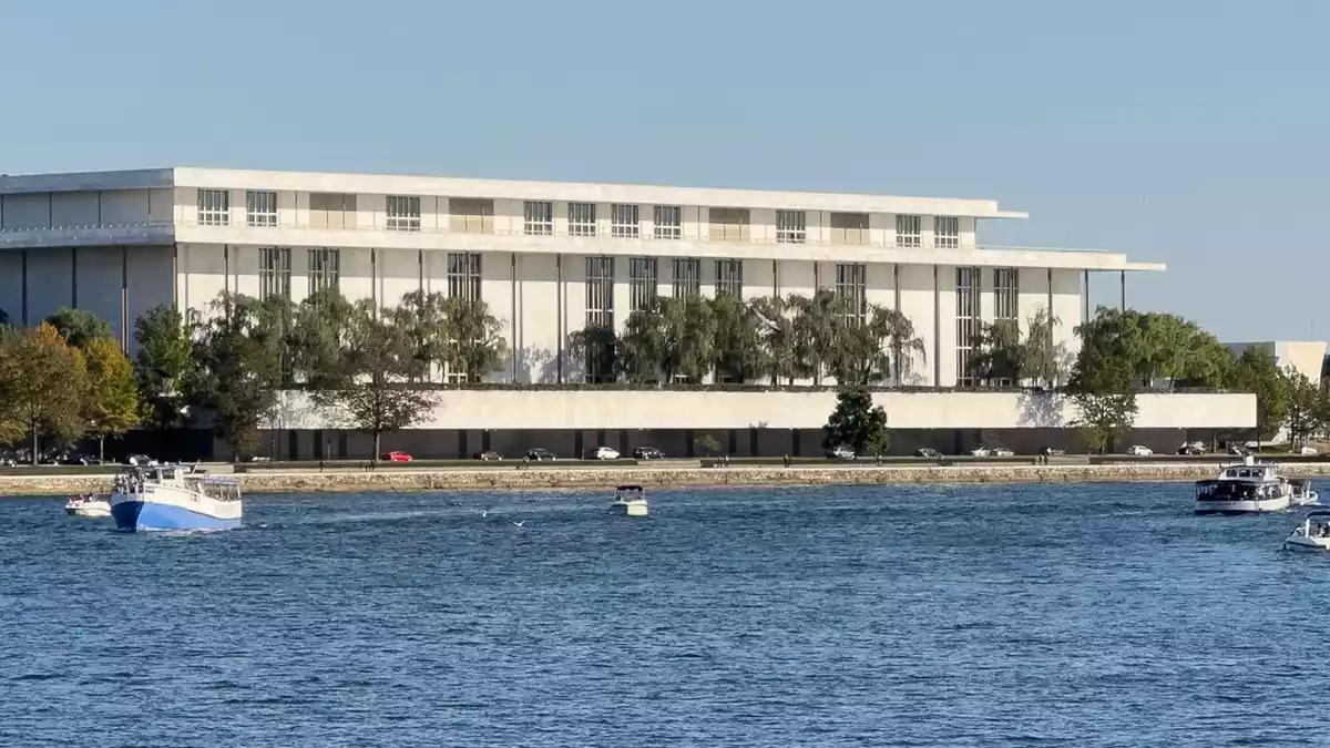 Das Kennedy Center ist ein politischer Zankapfel geworden. (Archivbild) - Bild: Andrej Sokolow/dpa