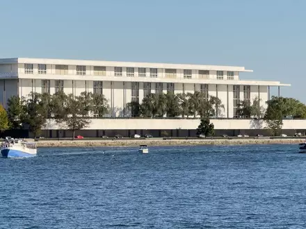Das Kennedy Center ist ein politischer Zankapfel geworden. (Archivbild) - Foto: Andrej Sokolow/dpa