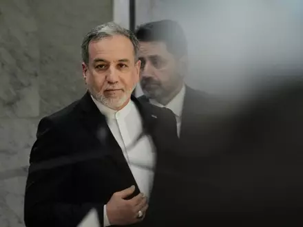 Irans Außenminister Araghtschi verspottet das US-Militär. (Archivbild) - Foto: Hadi Mizban/AP/dpa