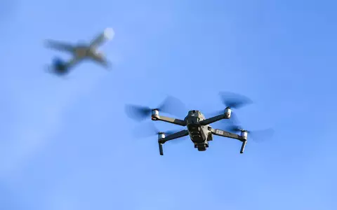 Unerlaubte Drohnenüberflüge zum Beispiel in der Nähe von Flughäfen sind keine Seltenheit. (Symbolbild) - Foto: Jan Woitas/dpa