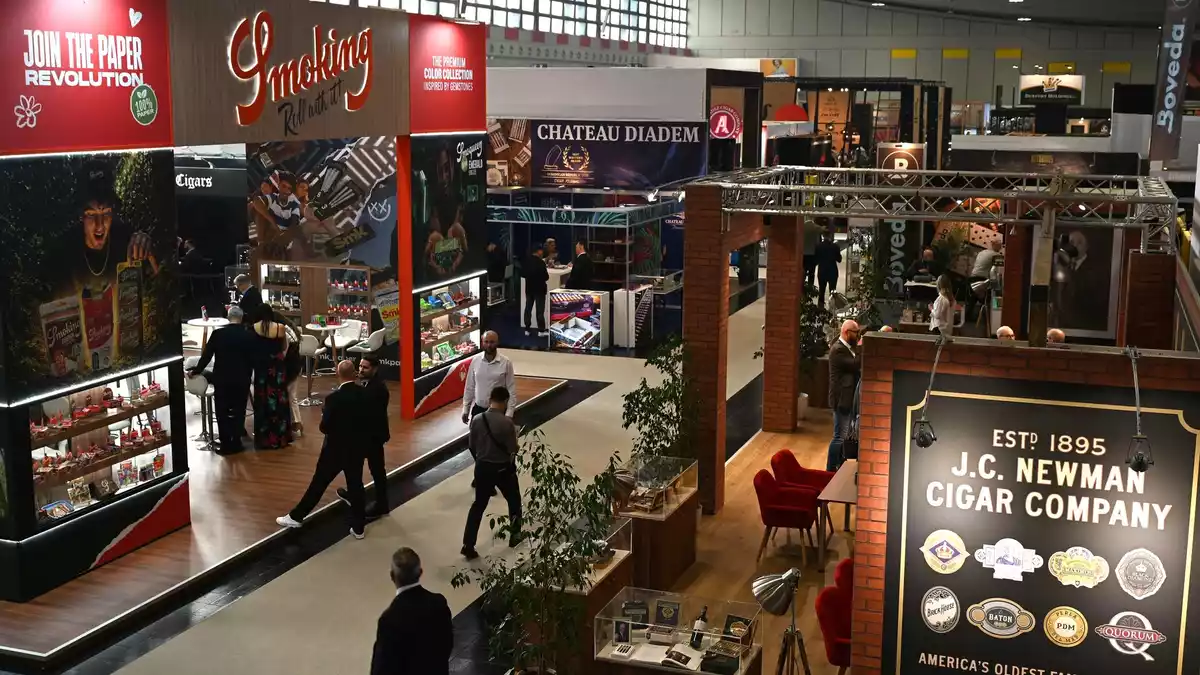 Noch bis Donnerstag trifft sich die globale Tabakbranche bei der Dortmunder Fachmesse Intertabac. Staatliche Steuerpläne sind ein großes Thema. - Bild: Wolf von Dewitz/dpa
