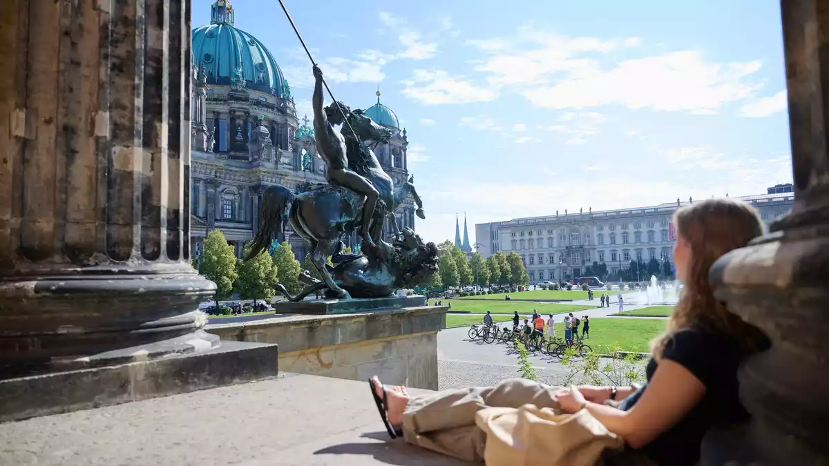 Der Ausblick für Berlin: Auch politisch gesehen heiter bis wolkig. - Bild: Sebastian Gollnow/dpa