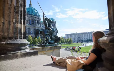 Der Ausblick für Berlin: Auch politisch gesehen heiter bis wolkig. - Foto: Sebastian Gollnow/dpa