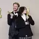 Finneas O'Connell (l) ist der Bruder und musikalische Wegbegleiter von Billie Eilish. (Archivbild) - Bild: Jordan Strauss/AP/dpa