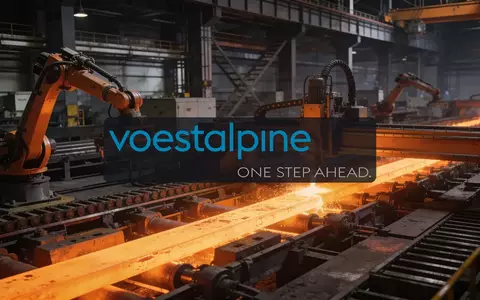Industrielle Stahlproduktion in einer modernen Fertigungsanlage mit glühendem Metall und schwerer Maschinerie. - Foto: über boerse-global.de