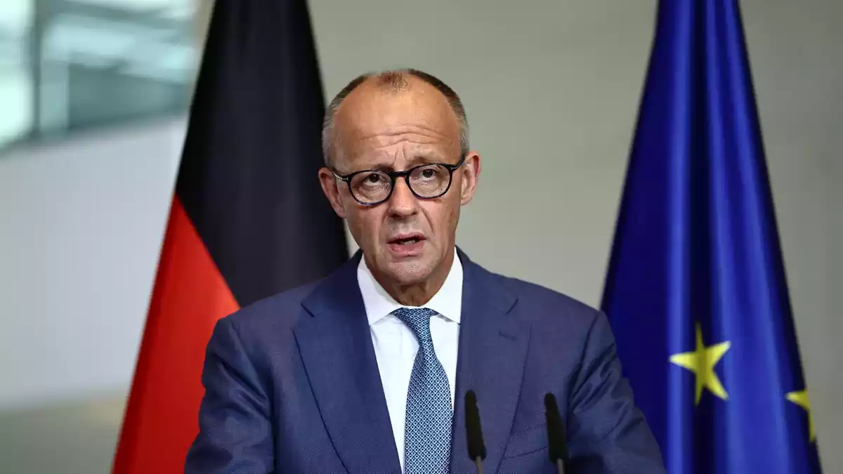 Kanzler Friedrich Merz steht unter Druck. (Archivbild) - Bild: Christoph Soeder/dpa