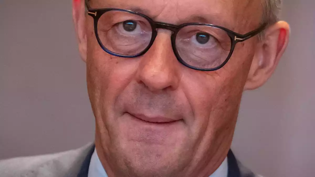 Vor den Wahlen in Berlin und Mecklenburg-Vorpommern ist die Lage für Kanzler Merz schwierig. - Bild: Michael Kappeler/dpa