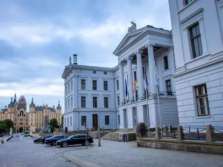 Einer aktuellen Umfrage zufolge verringert die SPD den Abstand zur AfD weiter (Archivbild). - Foto: Jens Büttner/dpa