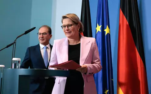 Nur ein Teil der politischen Forderungen, die nach dem CSD-Anschlag erhoben wurden, fand Eingang in den nun vorgestellten Zehn-Punkte-Plan. - Foto: Carsten Koall/dpa