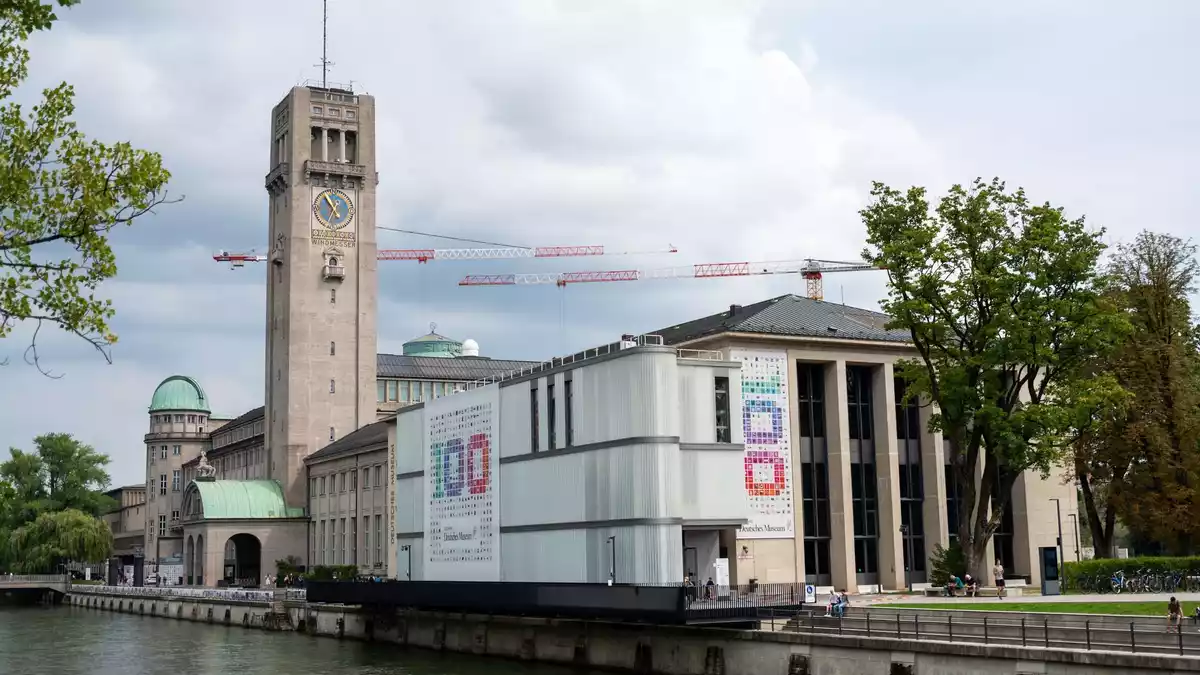 Das Deutsche Museum in München ist eines der größten Wissenschafts- und Technikmuseen der Welt. (Archiv) - Bild: Leonie Asendorpf//dpa