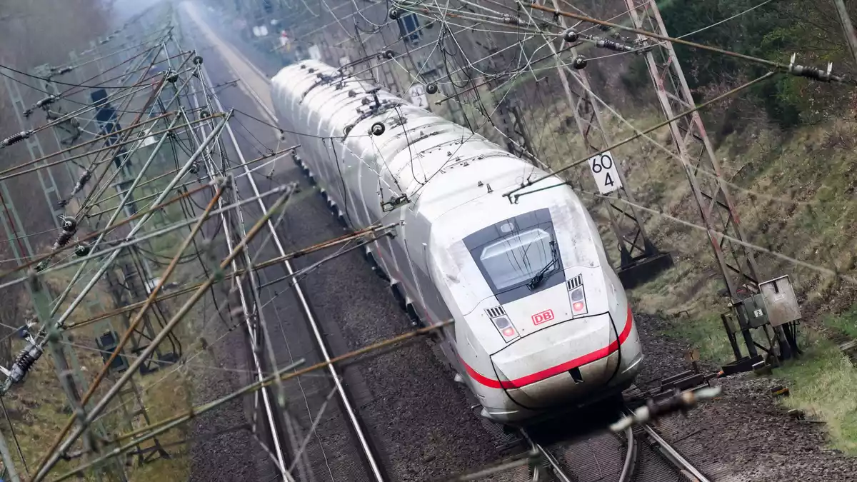 Eine Neubaustrecke Hannover - Hamburg ist umstritten.  - Bild: Julian Stratenschulte/dpa