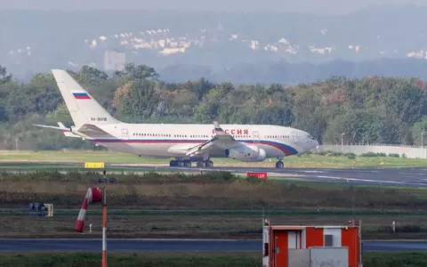 In Russland registrierte Flugzeuge dürfen wegen der Sanktionen im Kontext des Ukraine-Kriegs eigentlich nicht mehr in EU-Staaten fliegen. - Foto: Jan Ohmen/dpa