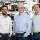 Matthias Lauermann (links), Philipp Dietrich (Mitte) und Christian Koos (rechts) forschen an photonischen Wirebonds - extrem feine, mikroskopisch kleine Drähte. (Handout) - Bild: Ansgar Pudenz/Deutscher Zukunftspreis/dpa