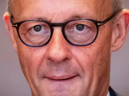 Der Kanzler kann erstmal aufatmen - aber die Lage kann sich auch wieder ändern. - Foto: Michael Kappeler/dpa