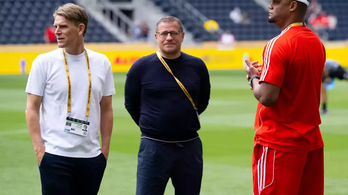 Verantwortlich für die Bayern-Profis: Sportdirektor Christoph Freund (links), Sportvorstand Max Eberl (Mitte) und Trainer Vincent Kompany. (Archivbild) - Bild: Sven Hoppe/dpa