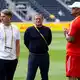 Verantwortlich für die Bayern-Profis: Sportdirektor Christoph Freund (links), Sportvorstand Max Eberl (Mitte) und Trainer Vincent Kompany. (Archivbild) - Bild: Sven Hoppe/dpa