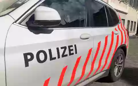 Die Rettungskräfte konnten nur noch den Tod der Insassen feststellen (Symbolbild) - Foto: Christiane Oelrich/dpa