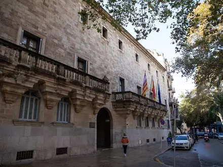 In einem Prozess in Palma muss sich ein dort lebender Deutscher wegen des Vorwurfs der Vergewaltigung verantworten. (Illustration) - Foto: Clara Margais/dpa