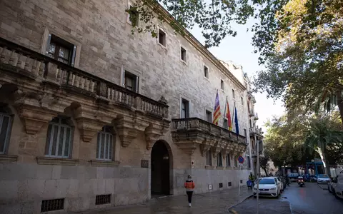 In einem Prozess in Palma muss sich ein dort lebender Deutscher wegen des Vorwurfs der Vergewaltigung verantworten. (Illustration) - Foto: Clara Margais/dpa