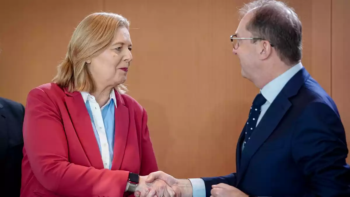 Bundessozialministerin Bärbel Bas (SPD) und Innenminister Alexander Dobrindt (CSU) - hier im Bundeskabinett - haben sich auf einen Aktionsplan gegen Sozialmissbrauch verständigt. (Archivfoto) - Bild: Kay Nietfeld/dpa