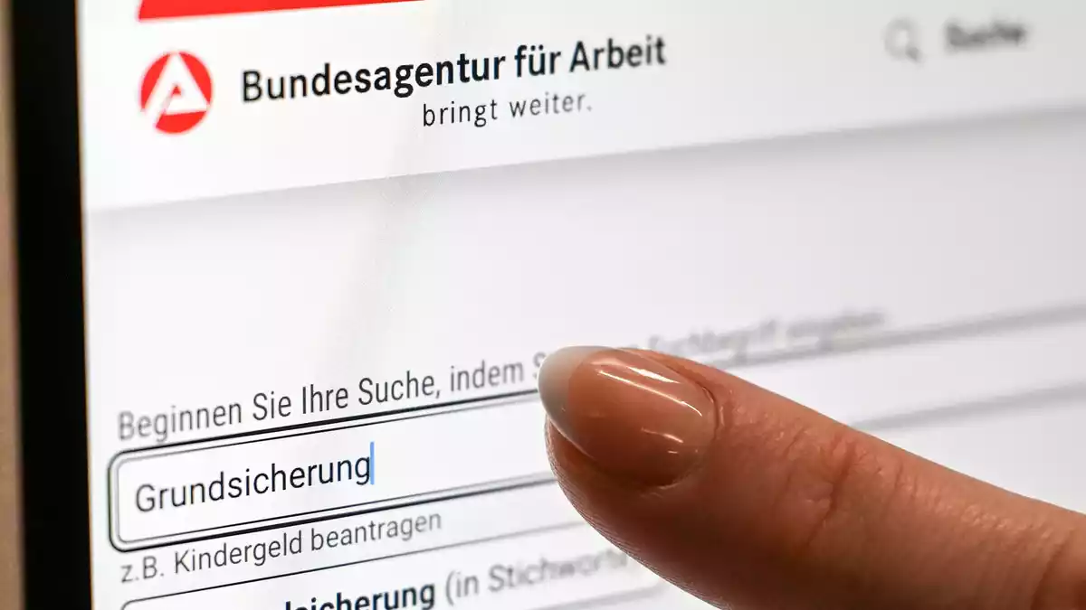 Immer wieder wird Grundsicherung in betrügerischer Absicht beantragt. (Symbolfoto) - Bild: Jens Kalaene/dpa