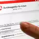 Immer wieder wird Grundsicherung in betrügerischer Absicht beantragt. (Symbolfoto) - Bild: Jens Kalaene/dpa