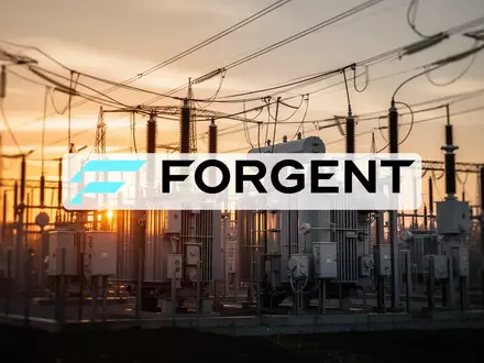 Moderne Hochspannungsinfrastruktur bei Sonnenuntergang als Symbol für industrielle Energieprojekte und Wachstum. - Foto: über boerse-global.de