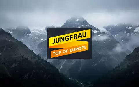 Majestätische, neblige Alpenlandschaft in kühlem Licht als Symbol für den alpinen Tourismussektor. - Foto: über boerse-global.de