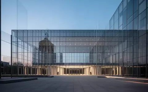 Ein minimalistisches, modernes Regierungsgebäude aus Glas und Stahl in der Abenddämmerung. - Foto: über boerse-global.de